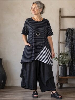 FLUTTER In Full Swing Asymmetrical Hem Stripe Lagenlook Swing Top Size S